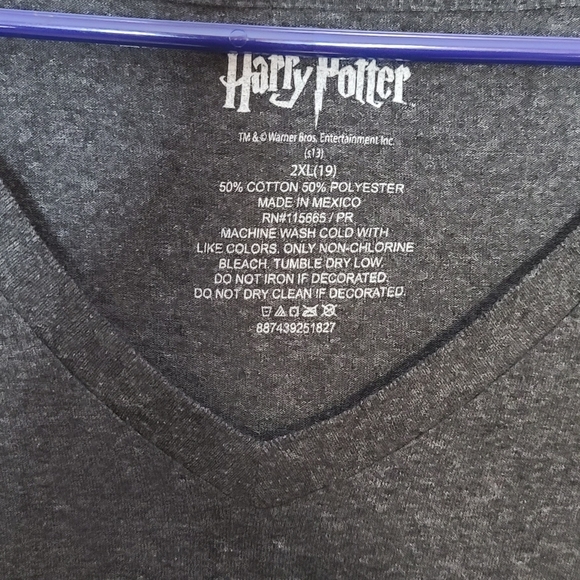 Harry Potter Women's Hogwarts Crest Shirt - Picture 2 of 3